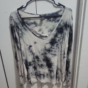 Rue21 Black and White Long Sleeve Crop Blouse